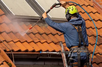 Démoussage et hydrofuge de toiture à Crestet
